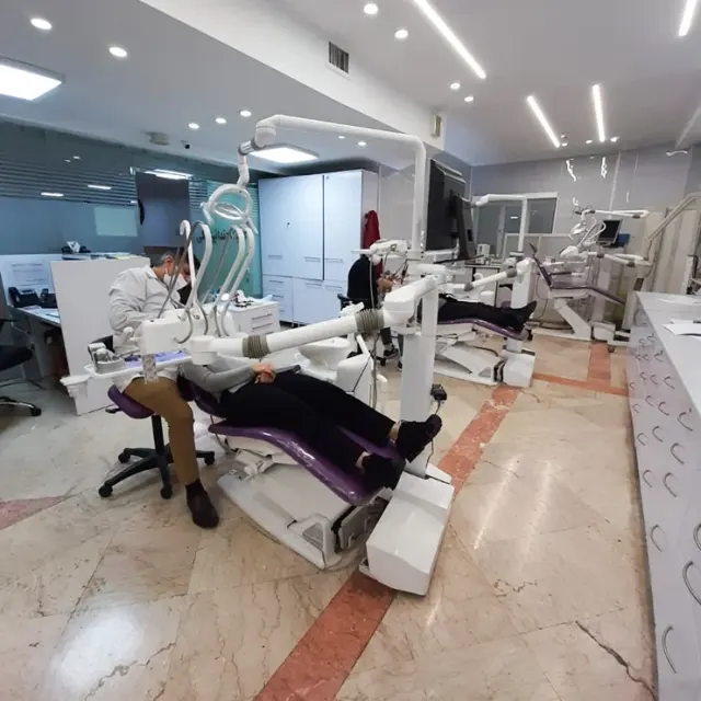 کلینیک تخصصی دندانپزشکی دکتر ناصری