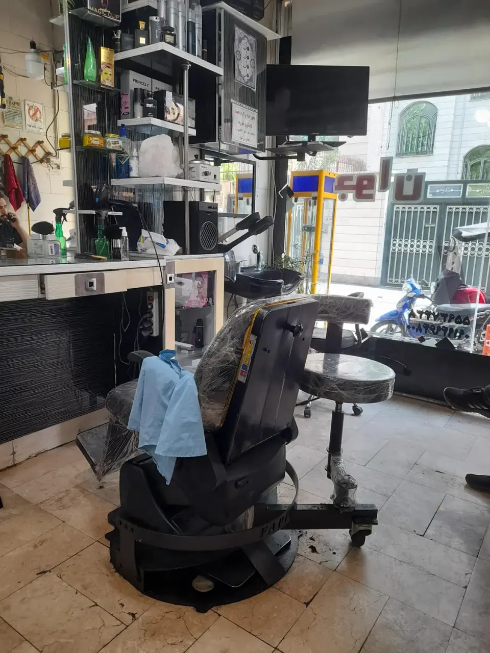 آرایشگاه جوان