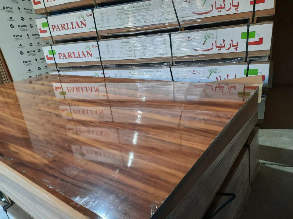 پارلیان پلی گلاس