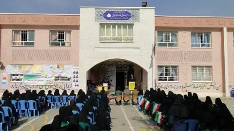 مدرسه راهنمایی غیردولتی شهدا در رباط کریم