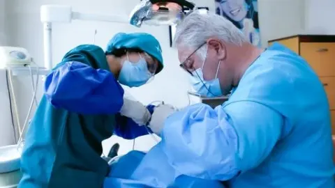 مطب دندانپزشکی و کلینیک ویژه ایمپلنت دکتر علی نظری
