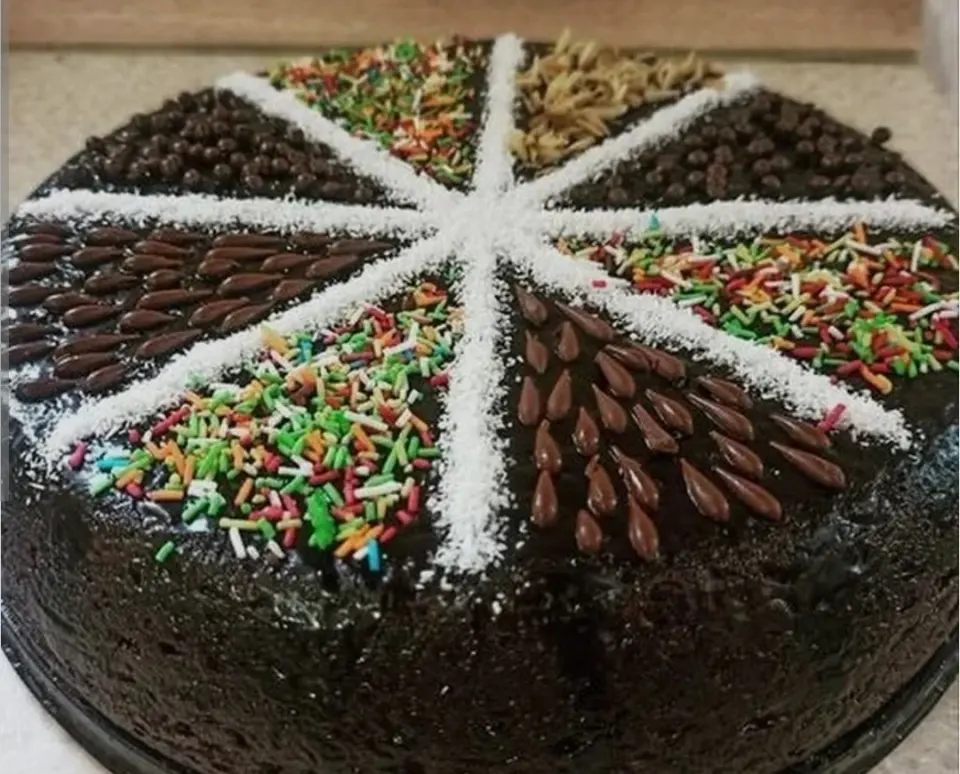 کیک و شیرینی احمدیان