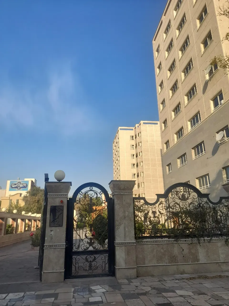 ساختمان نگین