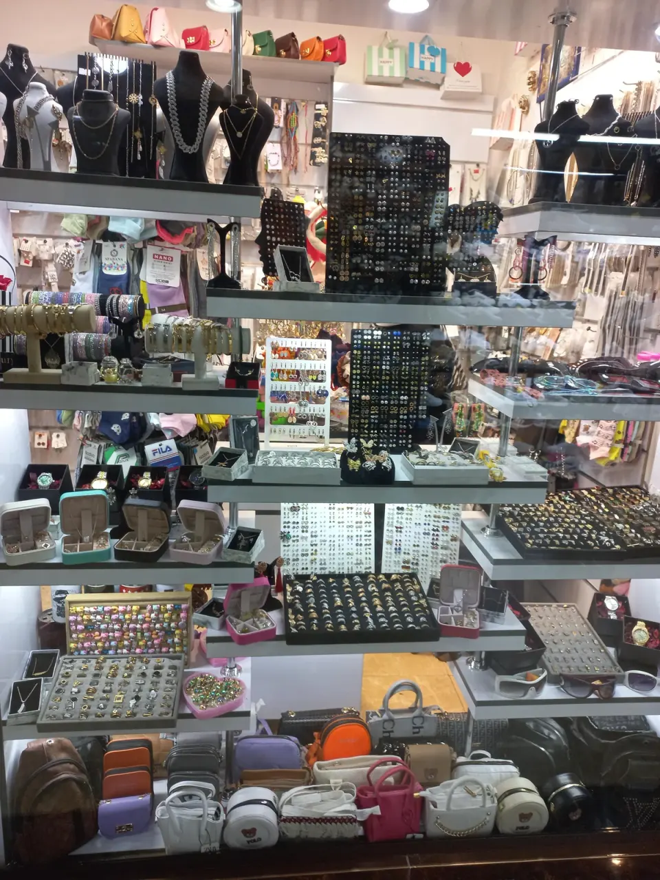 گالری بدلیجات پویا