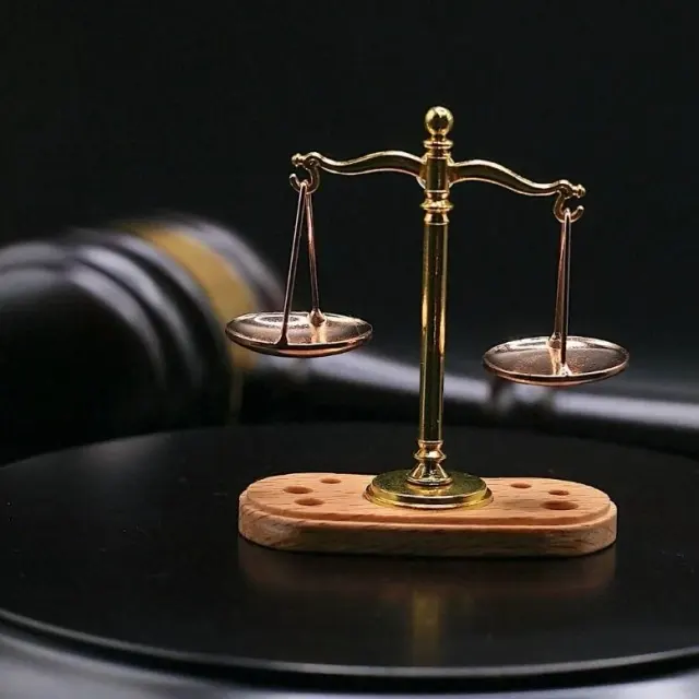 وکیل و موسسه حقوقی