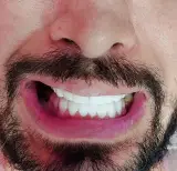 لبخند زیبا و جذاب