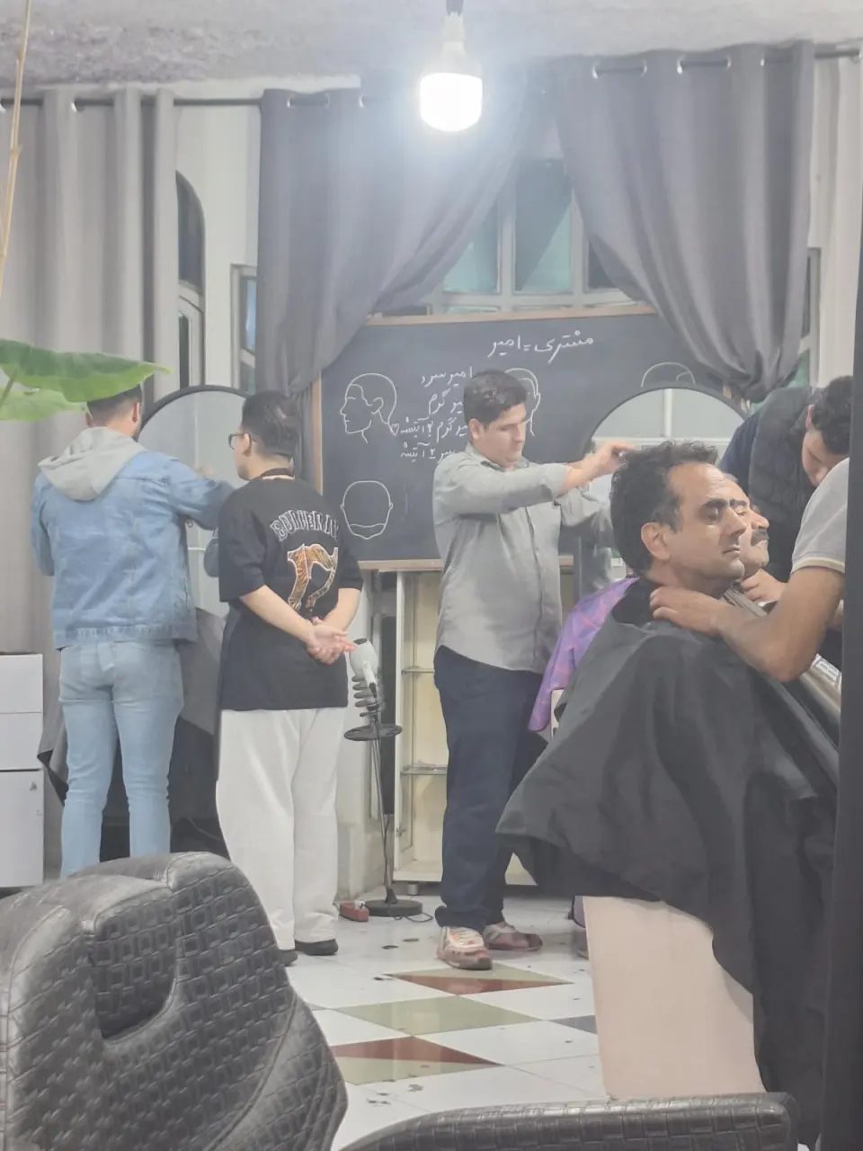 اموزشگاه ارایشگری مردانه امیر خلعت بری