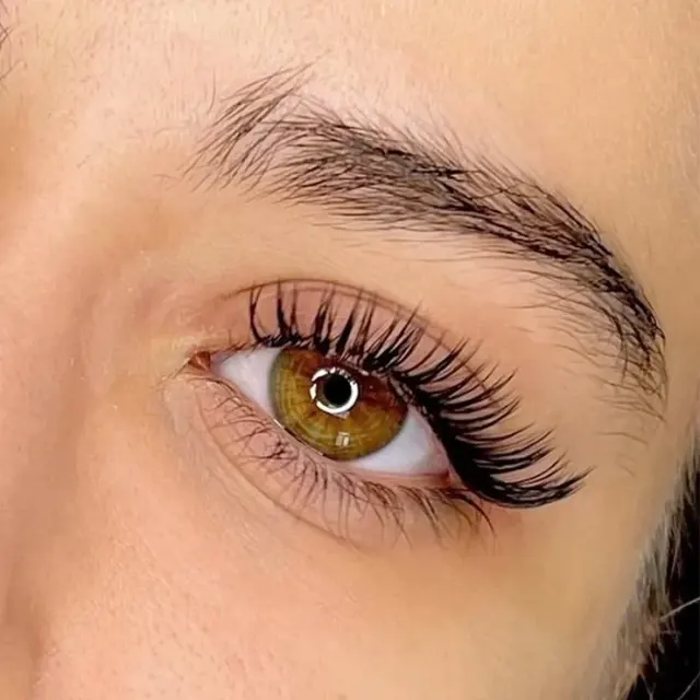 مرکز تخصصی کاشت مژه و ناخن حدیث