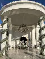 باغ عمارت ارغوان