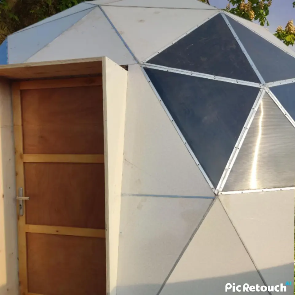 elia_woodenhouse