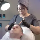 دکتر مژده رضوانی پوست مو و زیبایی