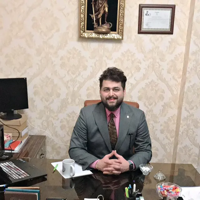 آقای توحيد جلايري نيا وكيل پايه يك دادگستري