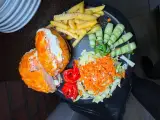 برگر ذغالی سرخ و سفید