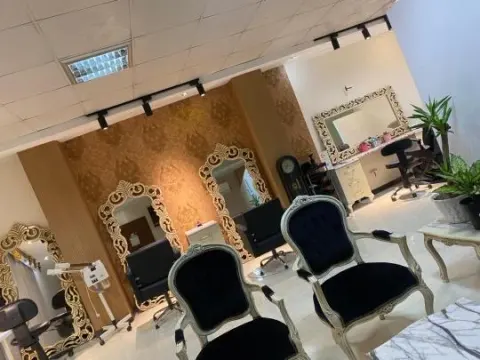 سالن زیبایی نورا