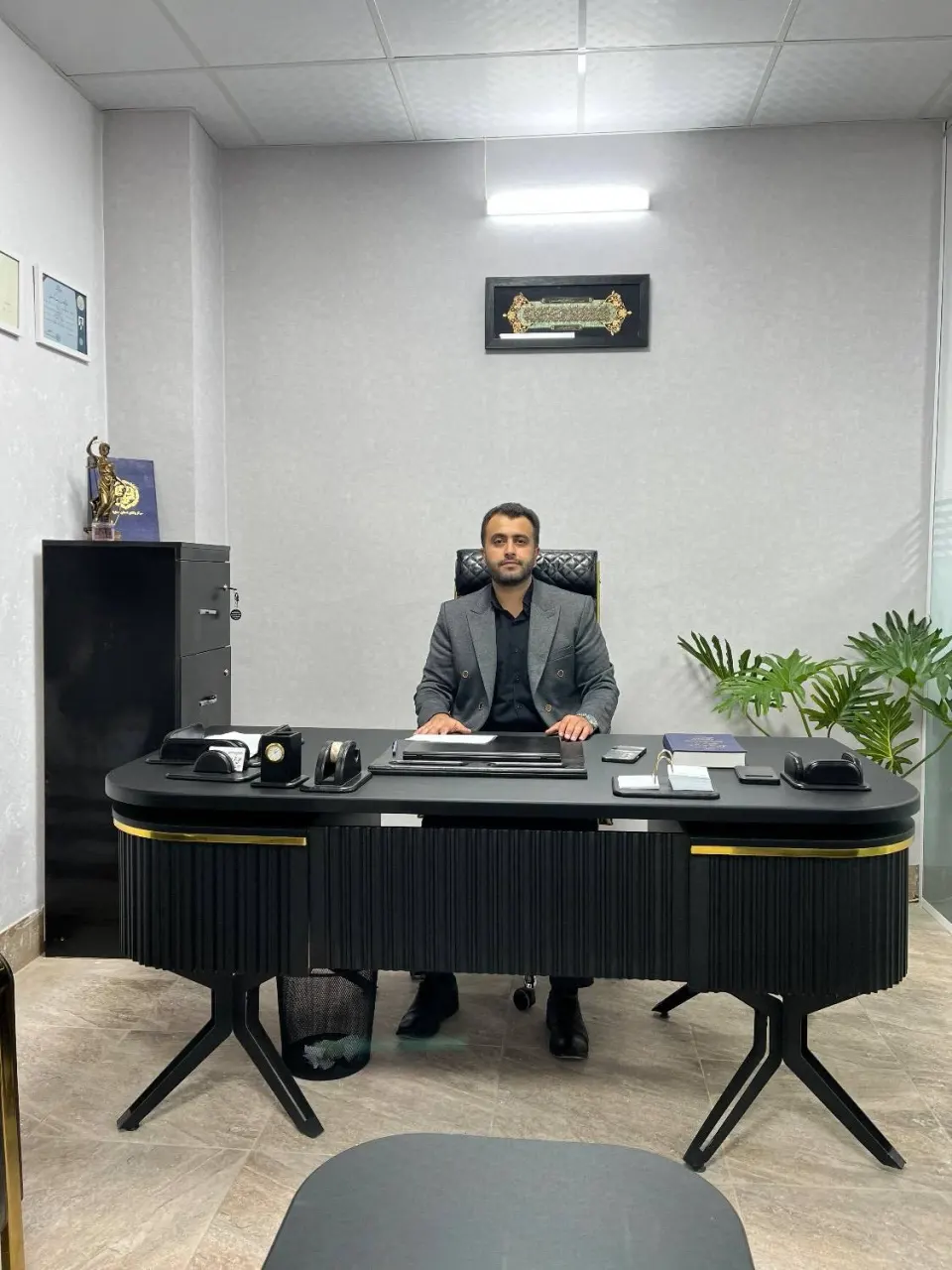 وکیل پایه یک دادگستری فرشاد مهردخت
