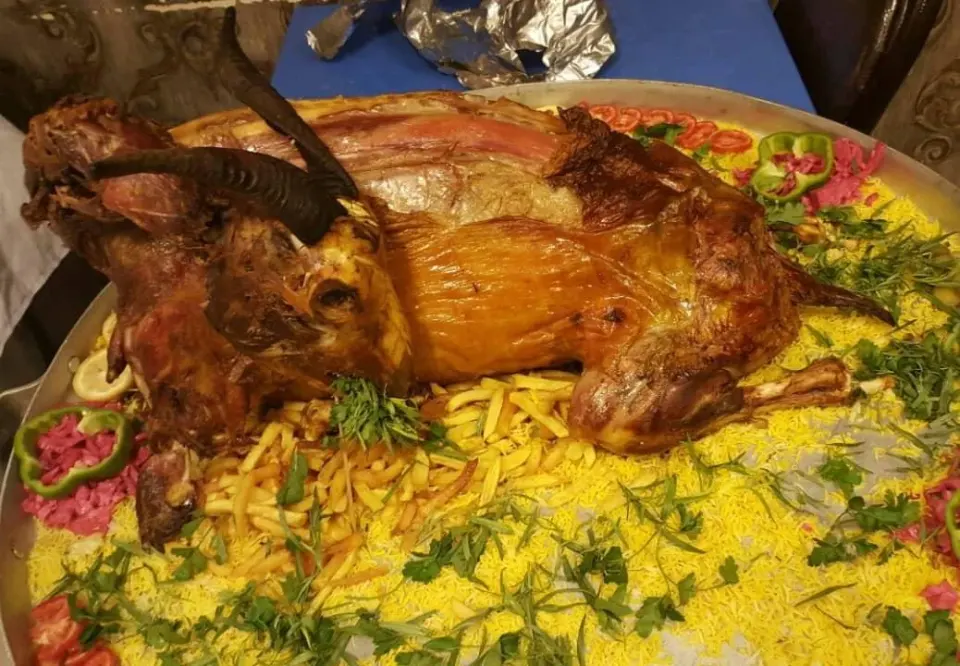 اشپزخانه و بیرونبر گل یاس