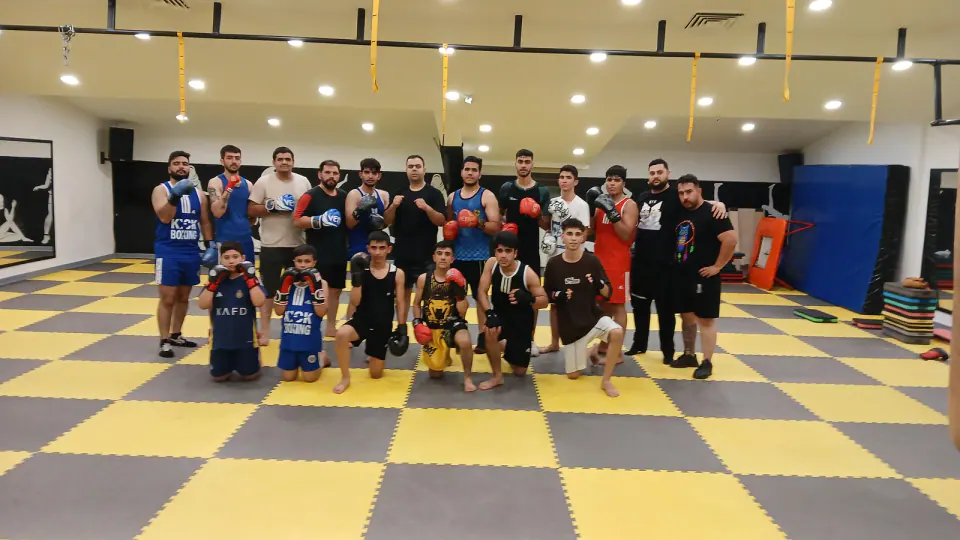 باشگاه بوکس حسن آذرخوش