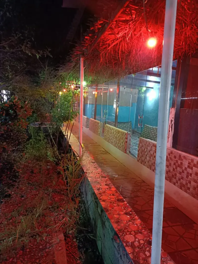 باغ رستوران خانوادگی ارغوان