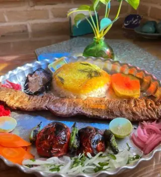رستوران سنتی سرای خورشید
