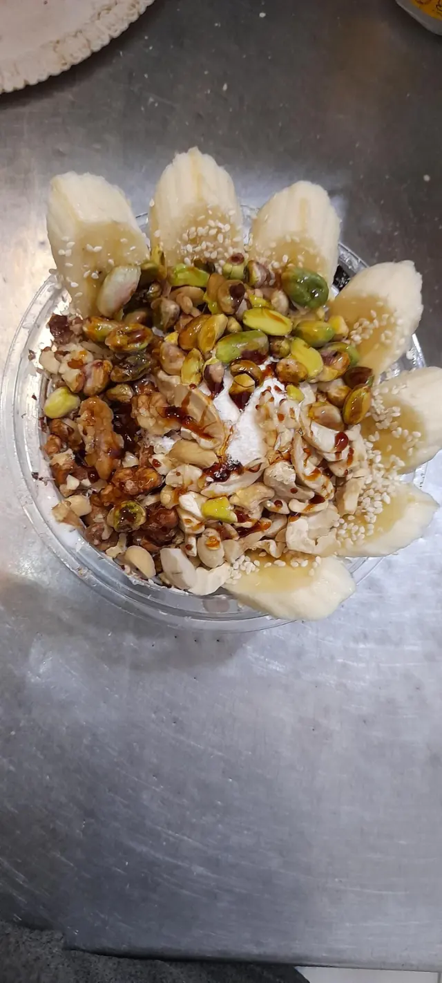 بستنی و آبمیوه فروشی آوازه شهر