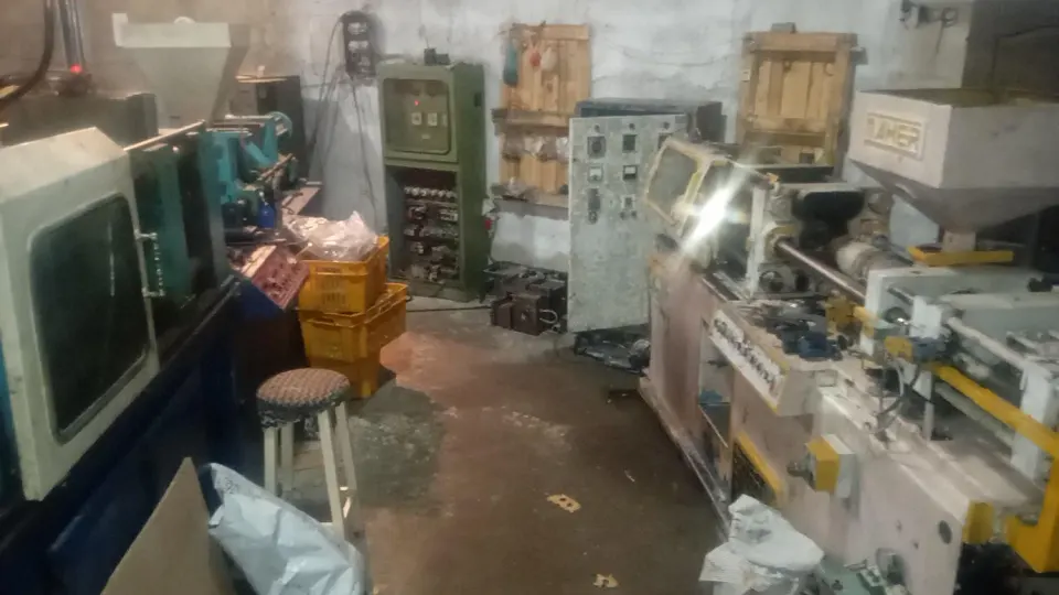 کارخانه تزریق پلاستیک فاراد