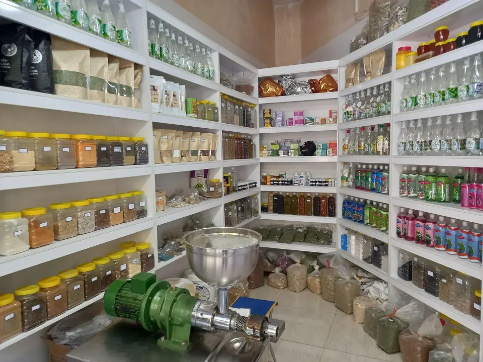 روغن کشی و کره بادام زمینی، عطاری