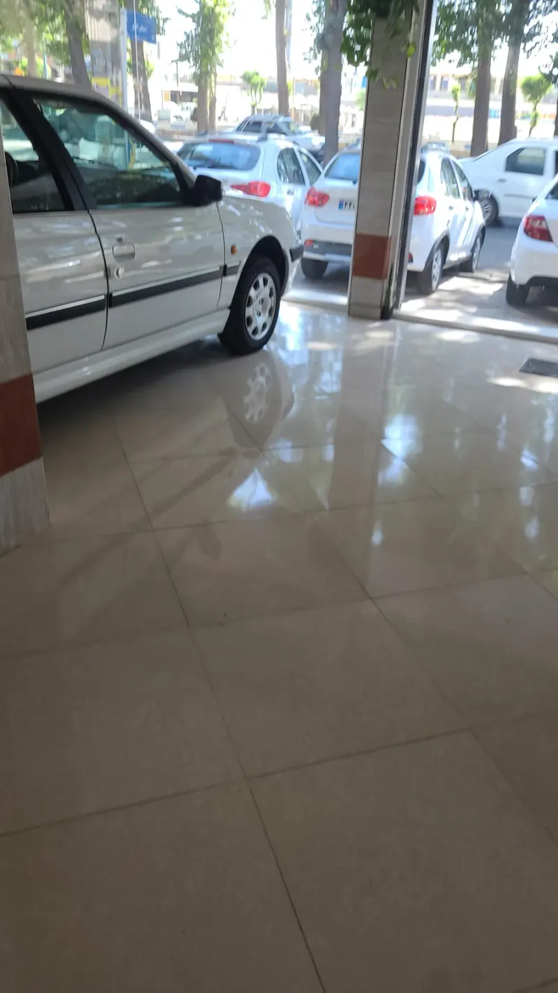 نمایشگاه اتومبیل کهنز