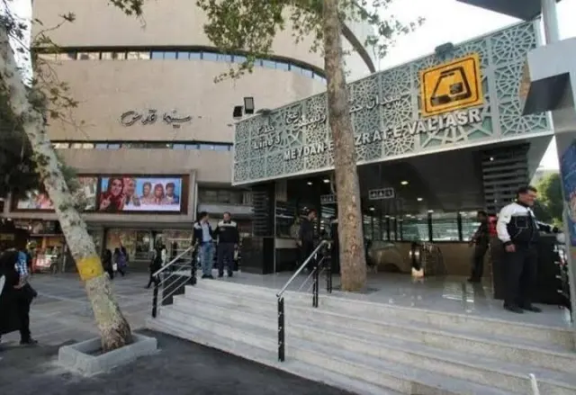 ورودی 4 مترو میدان ولیعصر (عج)