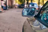 شیشه اتوموبیل علی