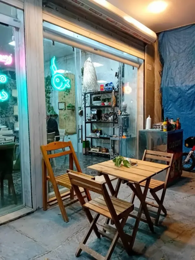 کافه رستوران ماهی دودی