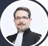 وکیل امیرفرهاد حنیف زادگان
