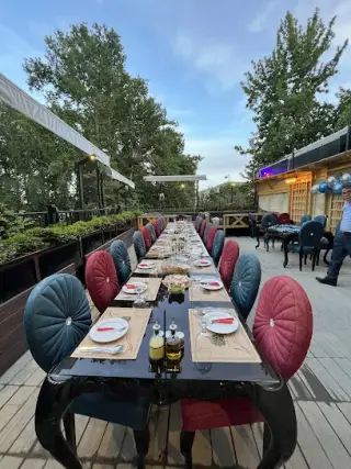 Shandiz-e-Golnar Restaurant