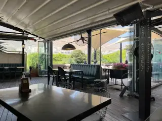 Level 4 Restaurant & Café