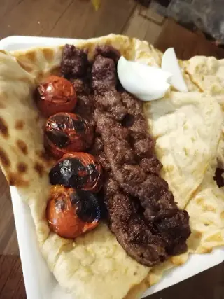 چلوکبابی رضا بیگلو