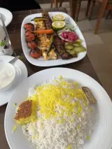رستوران عمو اکبر