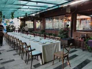 Takht Jamshid Restaurant