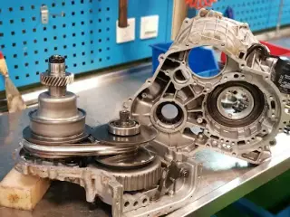 تعمیرگاه ماشینهای ژاپنی زمانی