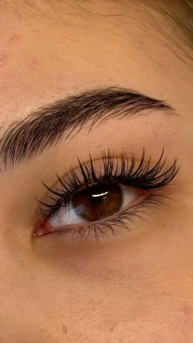 آموزش و خدمات اکستنشن مژه