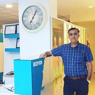 فیزیوتراپیست محمود بیکی