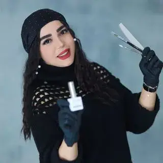 پریا هاشمی|مدرس کاشت ناخن