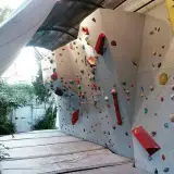 boulder climbing gym
