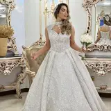 مزون عروس در خیابان پیروزی