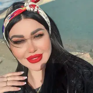 مونــا هاشمی|مدرس و ناخنکار تبریز