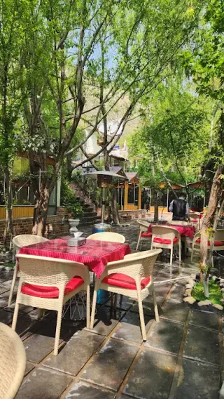 باغ رستوران مهستان فشم