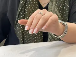 سالن ناخن مینا کاشت ناخن ونک