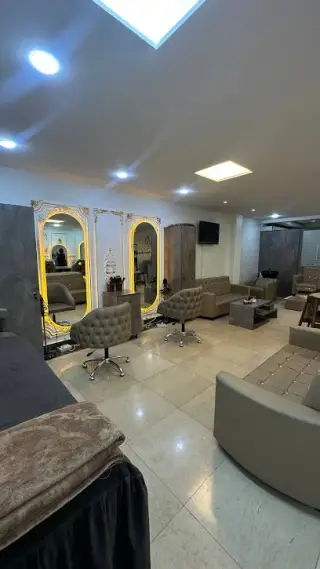 سالن زیبایی نازنین