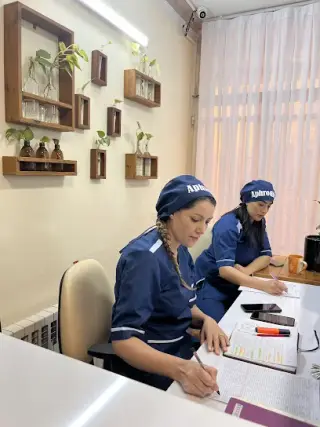 کلینیک پوست ، مو و لیزر چشمه