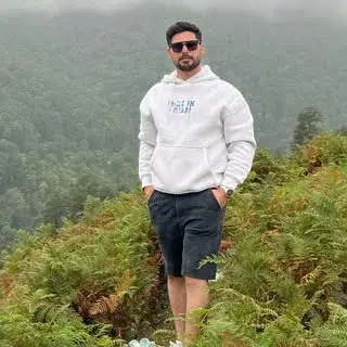 کلینیک کار امیرحسین خوش آبی