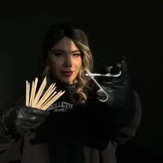 مرکز تخصصی ناخن، فرزانه باقری