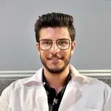 کلینیک اپتومتری خانه عینک | محمدامین شریفی